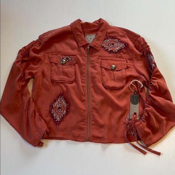 Double D Ranch Crossroads Jacket Size L
NWT - Picture 4 of 6